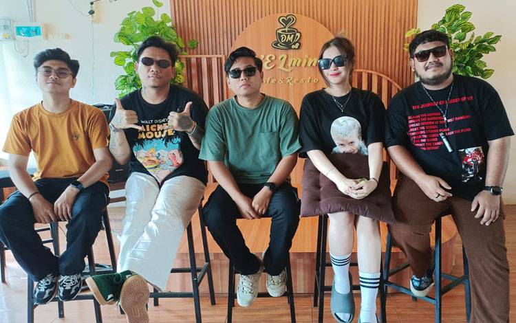 Tampil Perdana di Kalteng, Batas Senja Ramaikan Malam Festival UMKM Seruyan