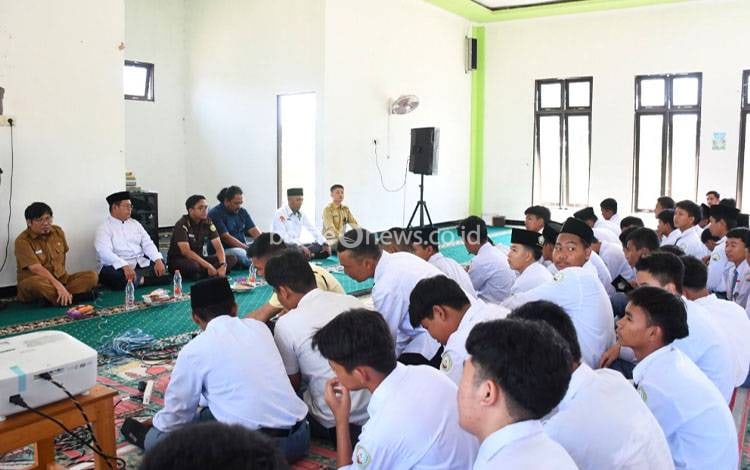 Waspadai Radikalisme Sejak Dini, Kesbangpol Pulang Pisau Gandeng Densus 88 dan Kejari Sosialisasi ke Pelajar