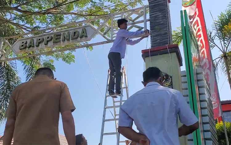 Sambut HUT ke-80 RI, Perkantoran di Sampit Mulai Hias Diri dengan Nuansa Merah Putih