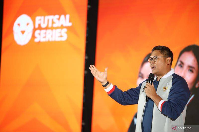 Wakil Menteri Pertanian Sudaryono saat memberi sambutan pada pembukaan kompetisi wondr Futsal Series 2025 di Jawa Pos Arena, Surabaya, Selasa (29/7/2025) malam. ANTARA/Rizal Hanafi