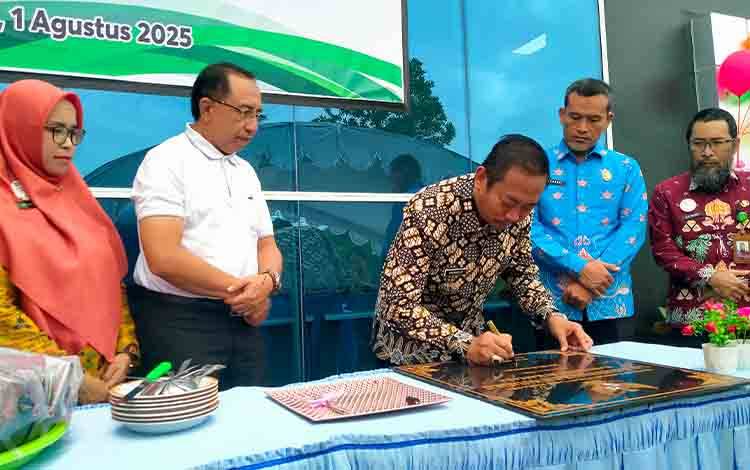 Bupati Sukamara Resmikan Gedung UPT Laboratorium Kesehatan Masyarakat