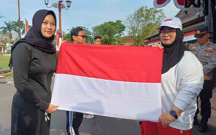 Pemkab Kotim Targetkan Bagikan Ribuan Bendera Merah Putih Sambut HUT ke-80 RI