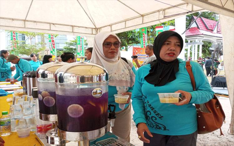 Sajikan Coto Manggala dan Minuman Bunga Talang, Pemkab Kobar Sambut Kedatangan Kontingen PEDA Petani Nelayan 2025
