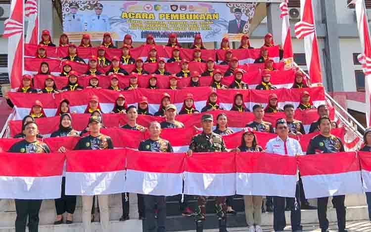 Kesbangpol Palangka Raya Gelorakan Kibarkan Bendera Merah Putih
