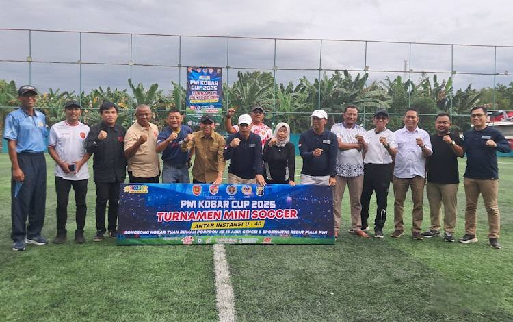 Pembukaan PWI Kobar Cup 2025 turnamen mini soccer antar instansi U-40, Minggu, 3 Agustus 2025