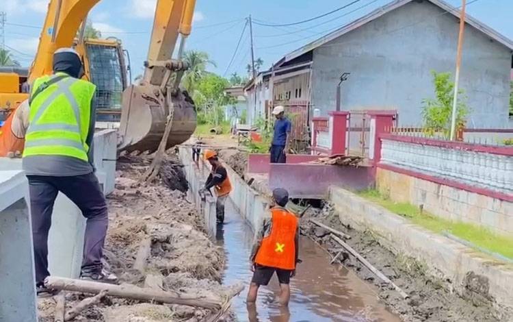 Dinas PUPR Palangka Raya Minta Dukungan Masyarakat untuk Pembangunan Drainase Jalan Garuda XI