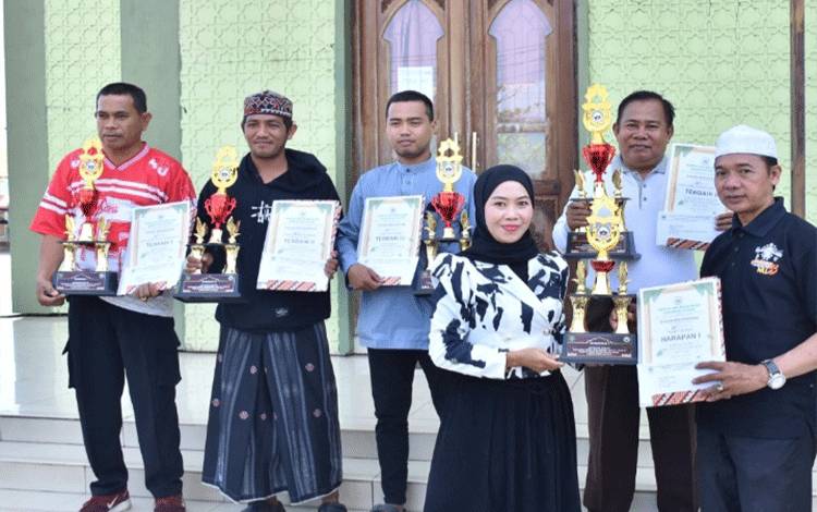 PHBI Kapuas Serahkan Piala dan Hadiah Pawai 1 Muharram 1447 H
