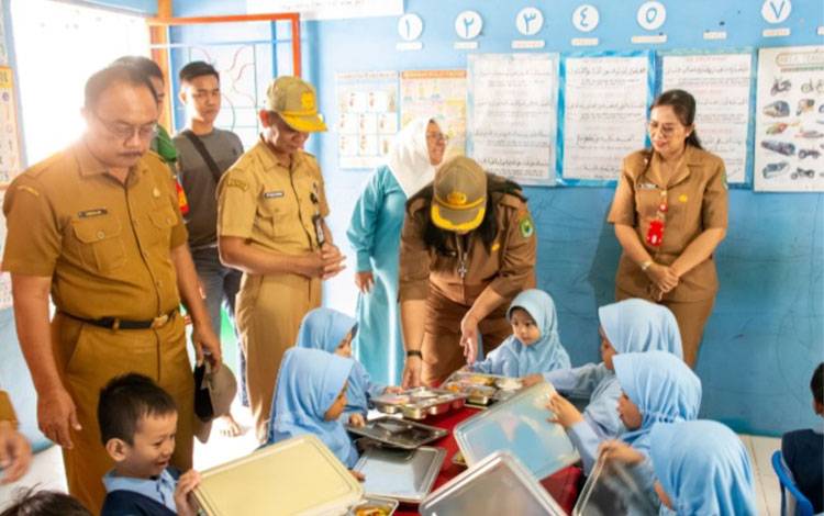 Pemkab Kapuas Temukan Ketidaksesuaian Jumlah dan Waktu Pengiriman Program Makan Bergizi Gratis