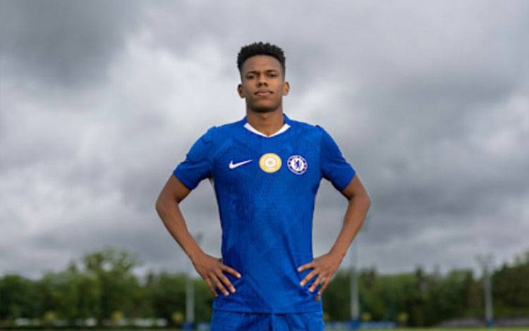 Estevao Willian resmi diperkenalkan sebagai pemain Chelsea setelah didatangkan dari Palmeiras pada Rabu (6/8/2025). Chelseafc.com