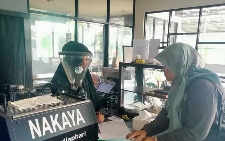 DLH Palangka Raya Gencarkan Sosialisasi Pengurangan Sampah Plastik dan Pengelolaan Sampah Skala Kawasan