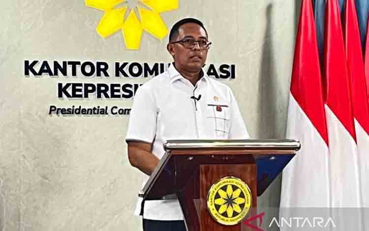 Kepala Kantor Komunikasi Kepresidenan (PCO) Hasan Nasbi memberikan keterangan pers di Kantor PCO, Gedung Kwarnas, Jakarta, Kamis (7/8/2025). (ANTARA/Fathur Rochman)