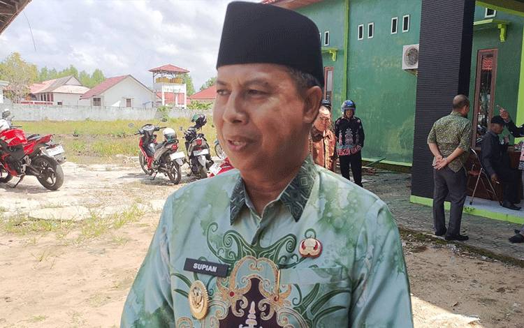 Wabup Seruyan Imbau Warga Kibarkan Bendera Merah Putih dan Hiasi Lingkungan