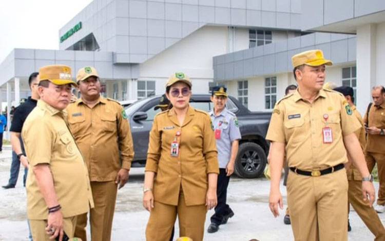 Bupati Kapuas, Wiyatno dan rombongan saat meninjau RS Pratama Pujon di Kapuas Tengah, Selasa, 5 Agustus 2025 (IST)