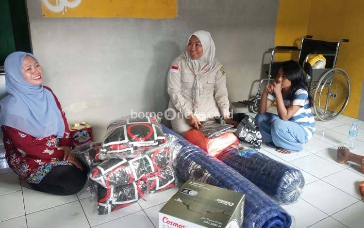 Lurah Panarung Ulurkan Bantuan Kemanusiaan untuk Warga Penderita Stroke
