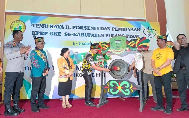 Bupati Pulang Pisau Buka Temu Raya II Porseni dan Pembinaan KPRP GKE se-Pulpis