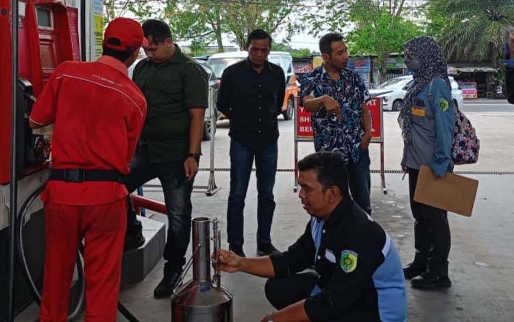 DPKUKMP Palangka Raya Tera Ulang Pompa Ukur BBM di SPBU Sumber Mulia Raya