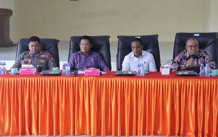 Tuntaskan Masalah Koperasi Plasma, Bupati Seruyan Pimpin Rapat Mediasi di Hanau