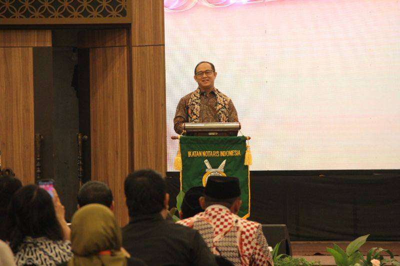 Direktur Jenderal Administrasi Hukum Umum (AHU) Kementerian Hukum Widodo saat menjadi pembicara seminar "Amicus Curiae (Sahabat Pengadilan) Terkait Proses Peradilan yang Melibatkan Notaris", di Semarang, Sabtu (9/8/2025). ANTARA/HO-Pribadi.