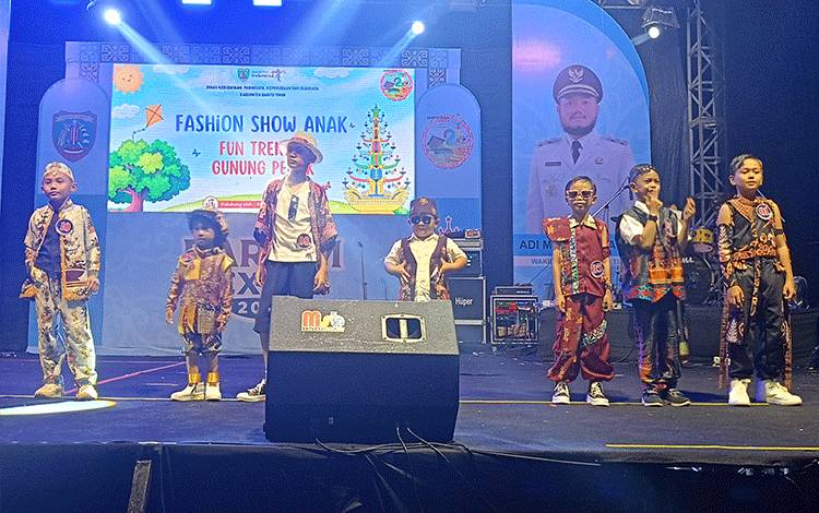 Batik Fashion Kids Meriahkan Bartim Expo 2025, Angkat Motif Khas Gunung Perak