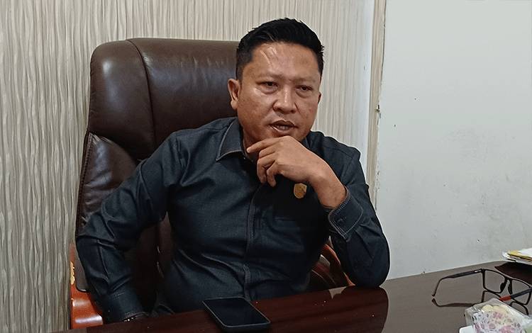 DPRD Kotim: Pedagang Ayam di Tepi Jalan Bisa Ditertibkan Jika Tak Sesuai RDTR