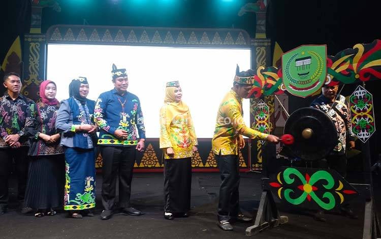 Handep Hapakat Fair 2025 Resmi Dibuka, Bupati Pulpis Harapkan Masyarakat Manfaatkan Kesempatan Ini