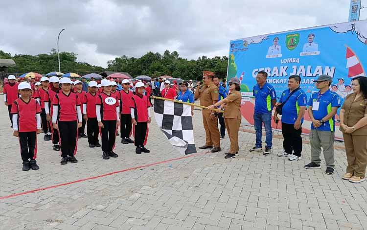 Bupati Dorong Lomba Gerak Jalan Pelajar Jadi Agenda Tahunan di Barito Timur