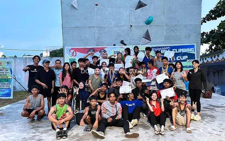 Kejuaraan Panjat Tebing Bupati Cup Barsel 2025 Meriahkan HUT ke-80 RI