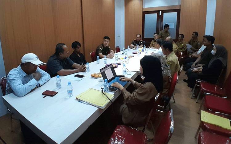 Kajari Seruyan Pimpin Rapat Bahas Kelangkaan BBM di Seruyan Hilir dan Seruyan Hilir Timur