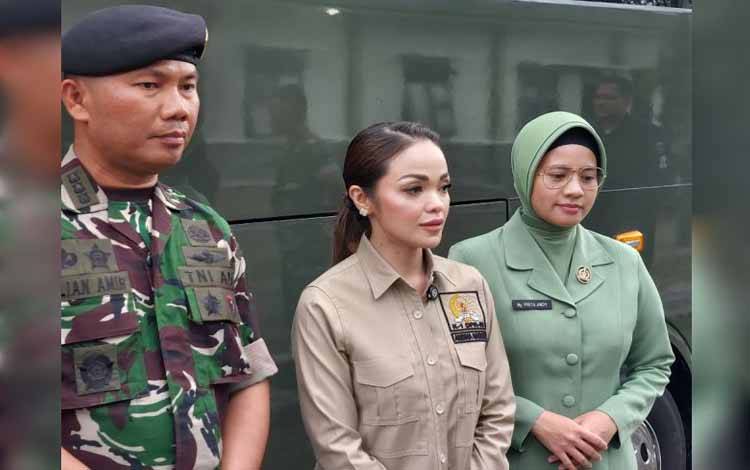 Anggota DPR RI Bantu Batalyon Infanteri 631 Antang Bus Operasional