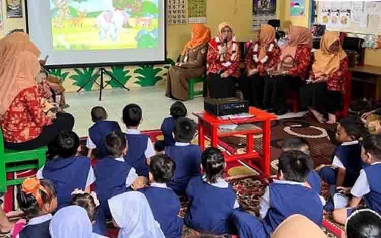 DWP Barito Utara Beri Motivasi dan Bingkisan untuk Anak-anak TK