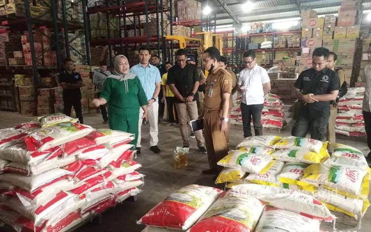Satgas Pangan Pemkab Kobar Bersama Polres Sidak Beras Oplosan di Beberapa Distributor