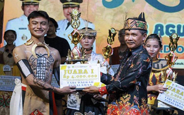 Ini Pemenang Lomba Tari Handep Hapakat Fair Pulpis