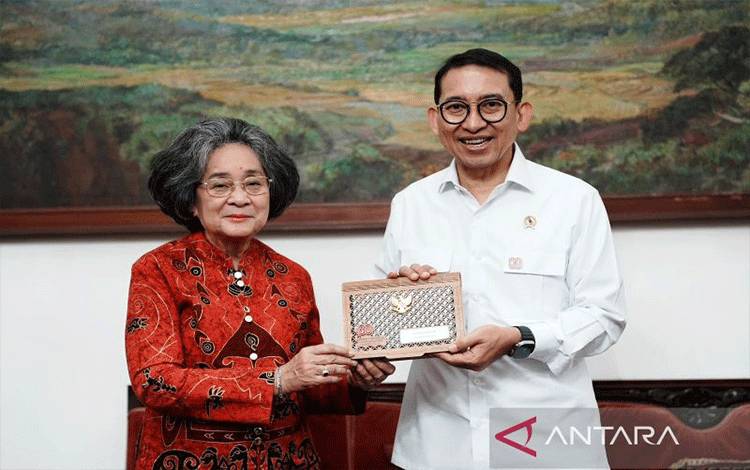 Menbud Kunjungi Rumah Bung Hatta dan Bahas Hibah Barang Bersejarah