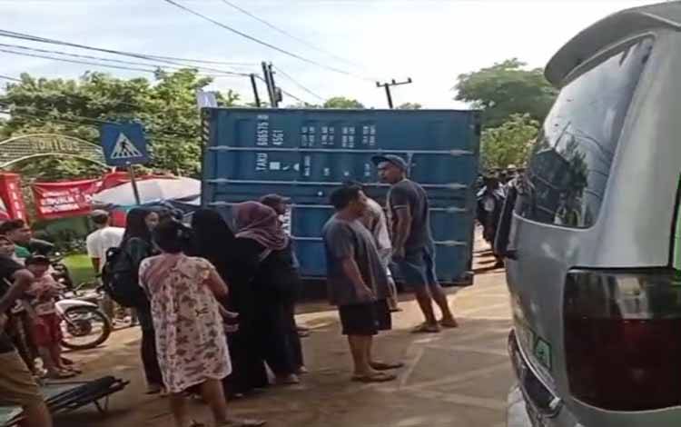 Peti Kemas Timpa Anak SD di Banjarbaru, 9 Korban Dilarikan ke Rumah Sakit