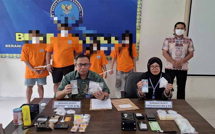 BNNP Kalteng Ringkus 4 Pengedar Narkoba di Kapuas, Sita Ratusan Gram Sabu dan Ekstasi