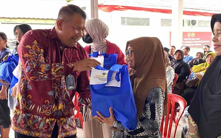 Kanwil Ditjen Pas Kalteng Bagikan 60 Paket Sembako sebagai Wujud Kepedulian di HUT RI ke 80