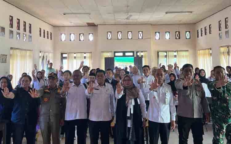Wakil Bupati Kotawaringin Timur Irawati saat P4GN-PN di Kecamatan Telaga Antang. (FOTO: IST)