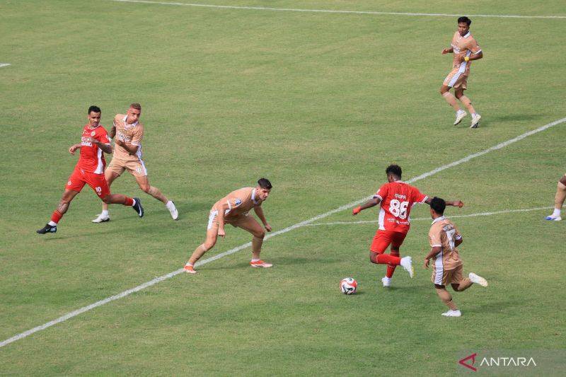 Wasit Anulir Gol Semen Padang FC Saat Jamu Dewa United