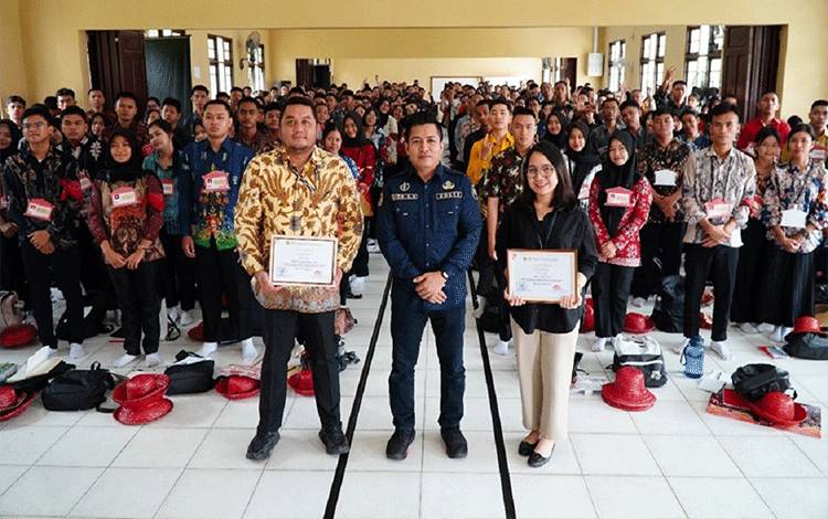 Diskusi Interaktif Tutup Edukasi Keuangan PKKMB UPR, Mahasiswa Antusias Gali Strategi Finansial