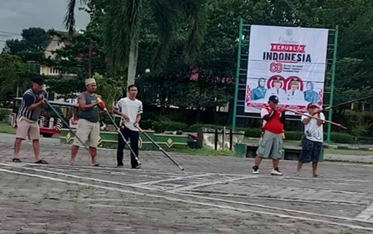 Semangat Melestarikan Budaya: Dispora Lamandau Aktifkan Latihan Menyumpit