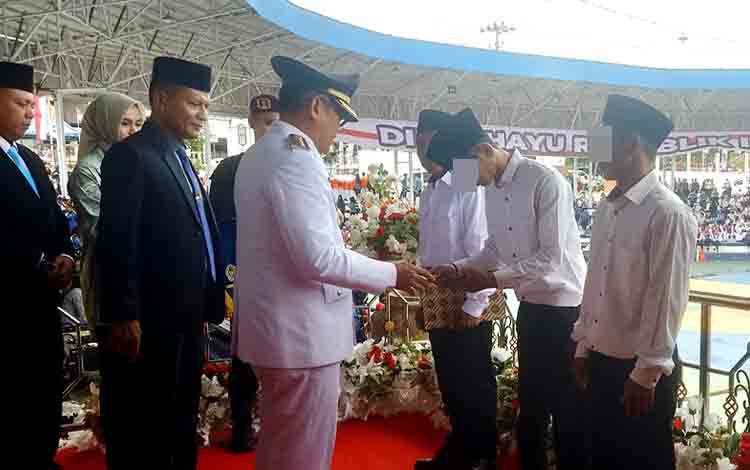 Pj Bupati Utara Serahkan Remisi Umum HUT RI untuk 268 Narapidana