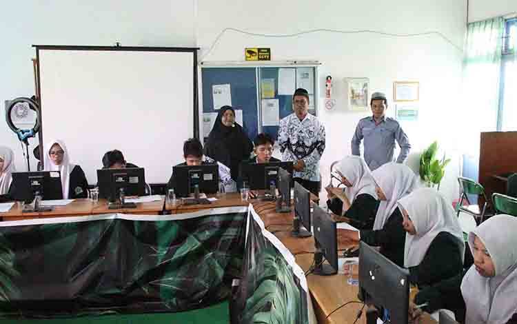 Raih Prestasi Gemilang, Empat Siswa MAN Kapuas Melaju ke OSN Tingkat Provinsi