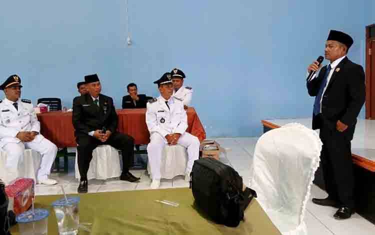 Anggota DPRD Barito Utara Ardianto saat menghadiri peringatan HUT ke 80 Kemerdekaan RI tahun 2025 di Desa Sikui Kecamatan Teweh Baru, Minggu 17 Agustus 2025.(Foto: Dhani)