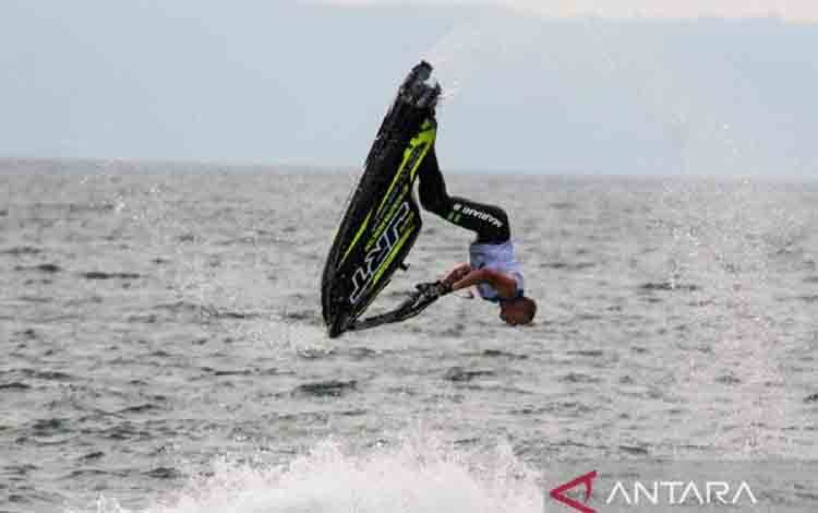 Pembalap Uni Emirat Arab Juara Kategori Freestyle Aquabike 2025 Toba