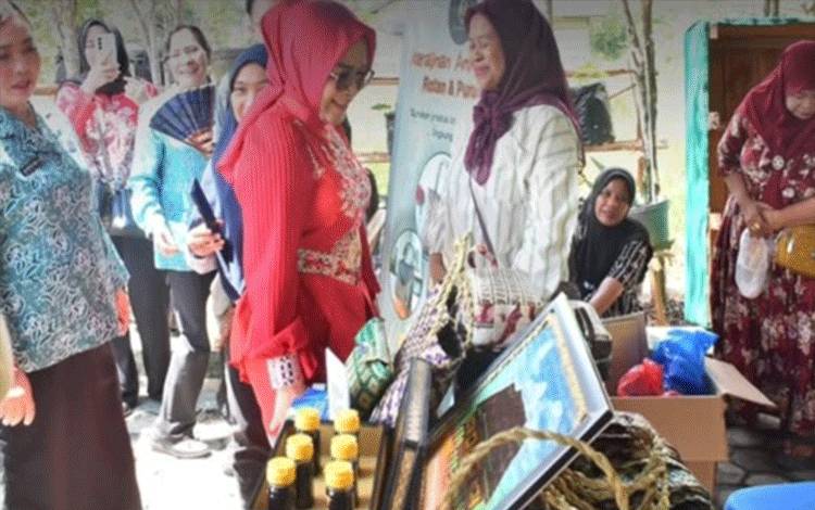 Ketua TP PKK Kapuas Buka Jambore PKK Pulau Petak, Tekankan Pentingnya Semangat Kebersamaan