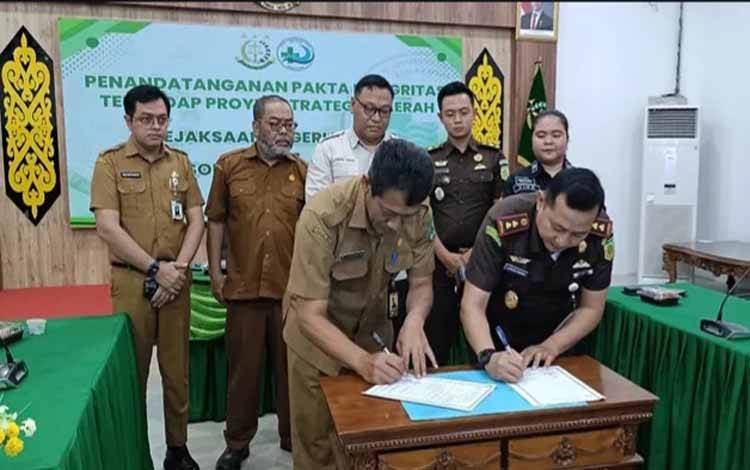 Tekankan Akuntabilitas, RSUD Kapuas Tanda Tangani Pakta Integritas dengan Kejaksaan Negeri
