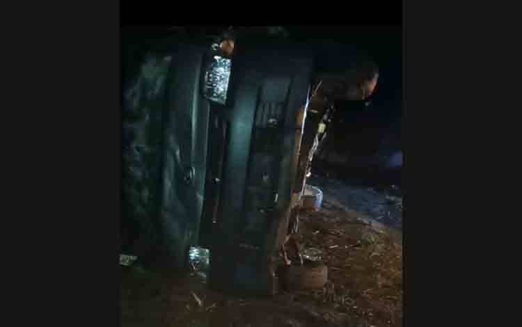 Terduga Pencuri Sawit Tertangkap di Lamandau, Massa Balikkan Mobil