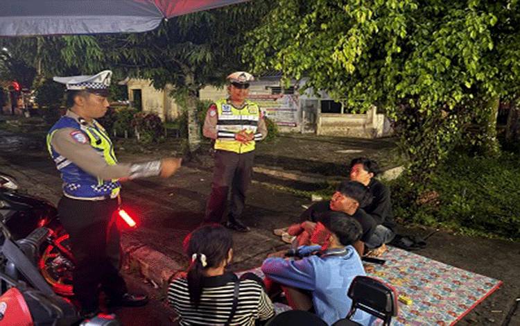 Cegah Balap Liar dan Premanisme Satlantas Polres Kotim Gelar Blue Light Patrol