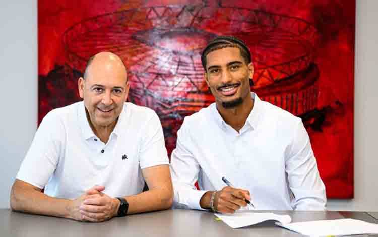 Loic Bade Resmi Bergabung dengan Bayer Leverkusen dari Sevilla