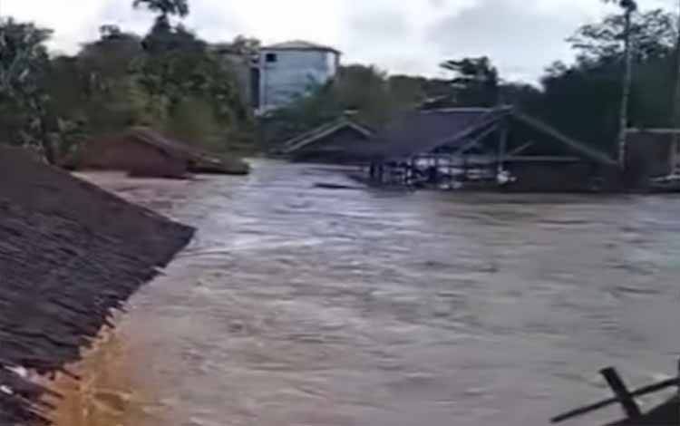 BPBD Kalteng Siapkan Bantuan Logistik untuk Korban Banjir di Kapuas dan Gunung Mas